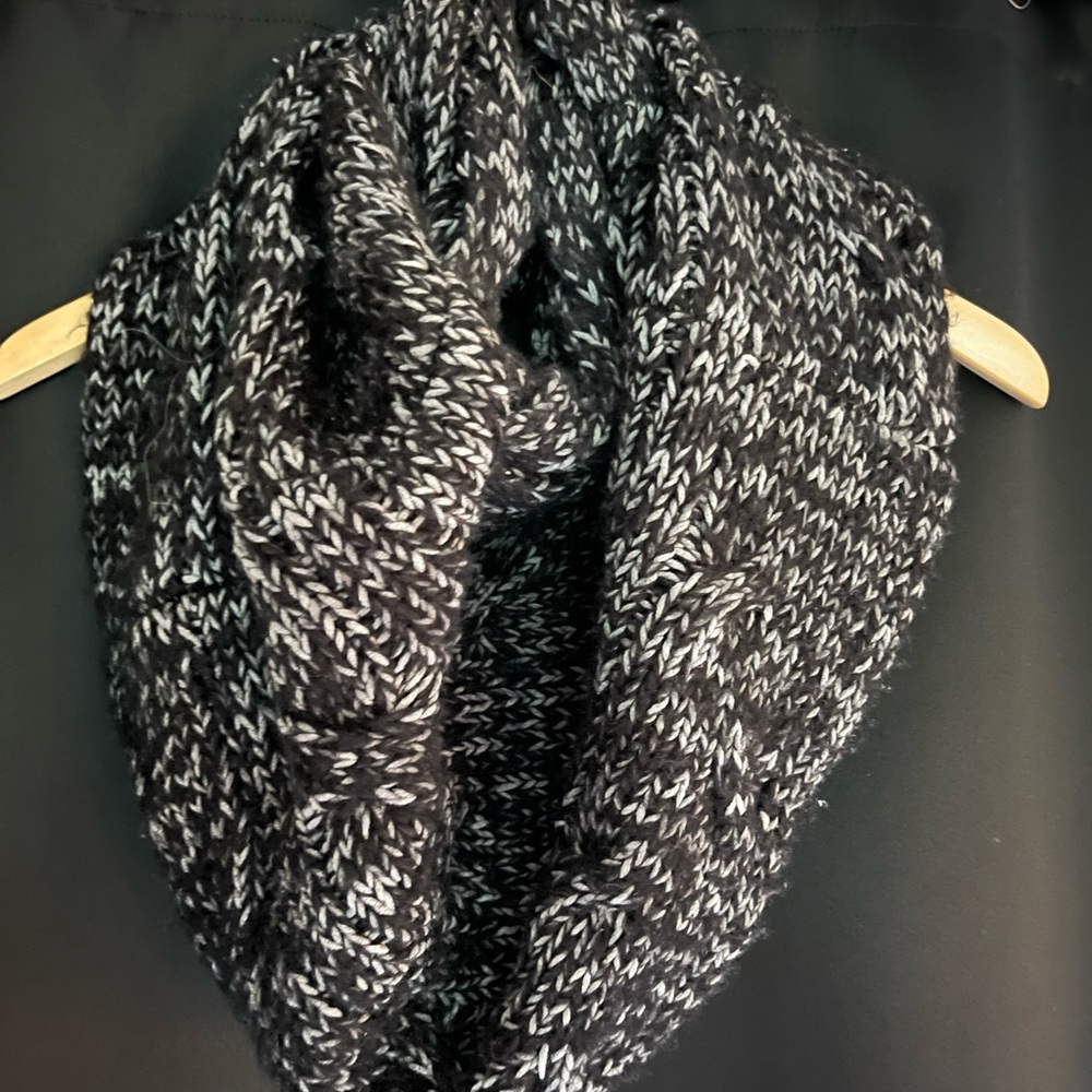 Shoulder shrug / scarf